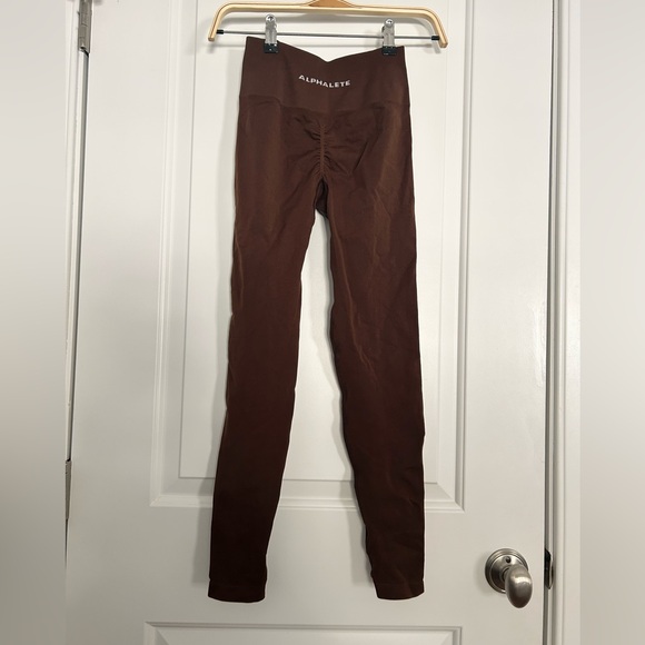 Alphalete Pants - Alphalete Amplify Legging in Rich Brown